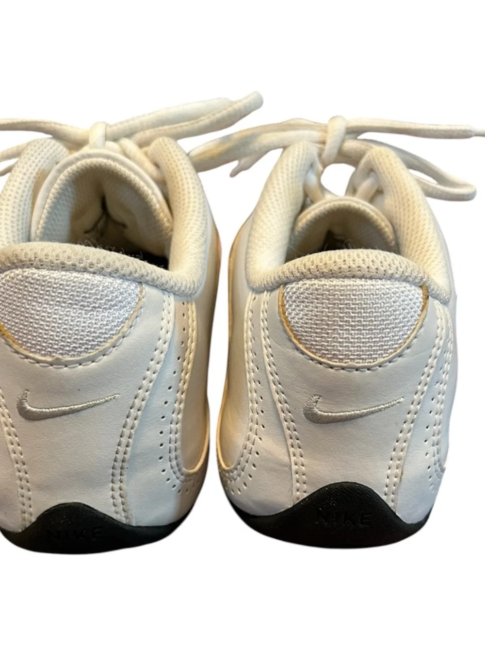Nike White Non-marking Lace Up Sneakers, Size 6 - Picture 5 of 7